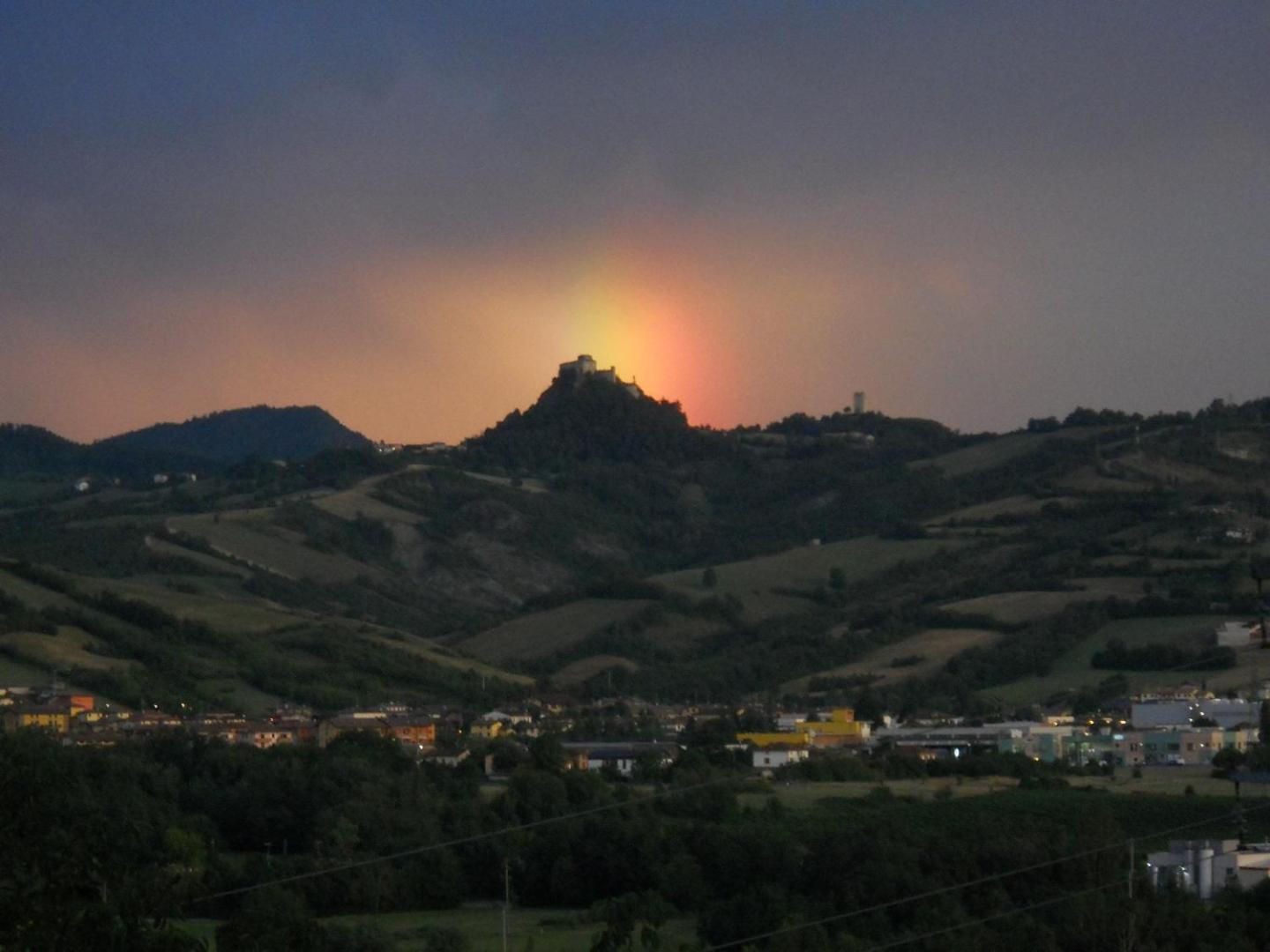 L'Angolo Di Verlano Canossa Экстерьер фото